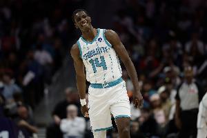 里德：我和迪亚巴特非常互补 他的拼劲&活力很棒